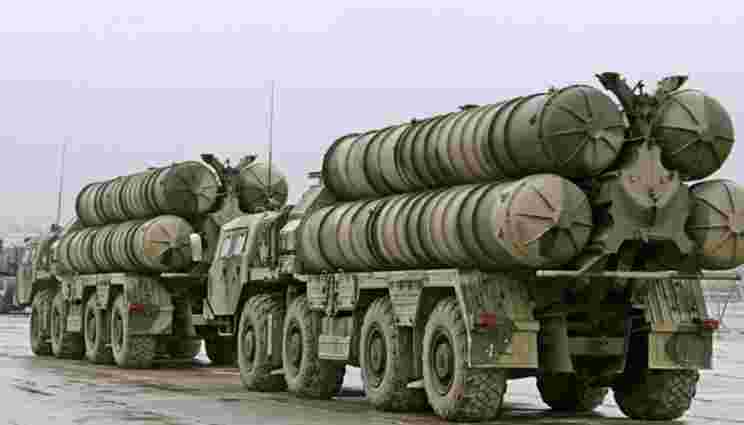 Росія перекидає ракети С-300 з Санкт-Петербурга в бік України