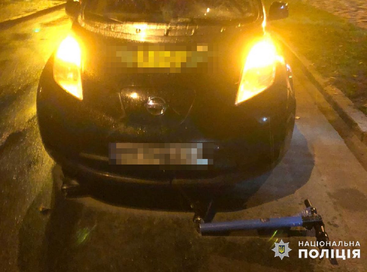 У центрі Хмельницького таксист збив 17-річного юнака на електросамокаті