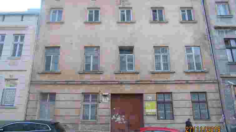 Закинутий будинок біля львівського вокзалу продали за 10 млн грн