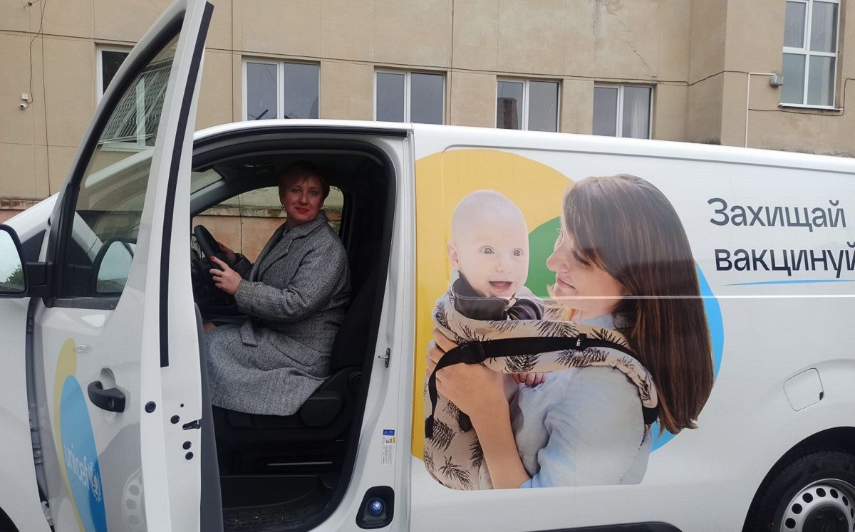 Львівщина отримала спецавтомобіль для перевезення вакцин