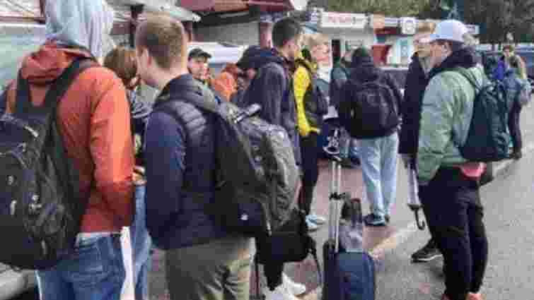Українським чоловікам-студентам іноземних вишів заборонили виїзд за кордон