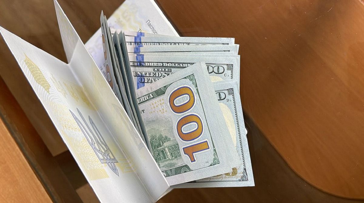 Прикордонники Рави-Руської затримали ухилянта за хабар 1100 доларів