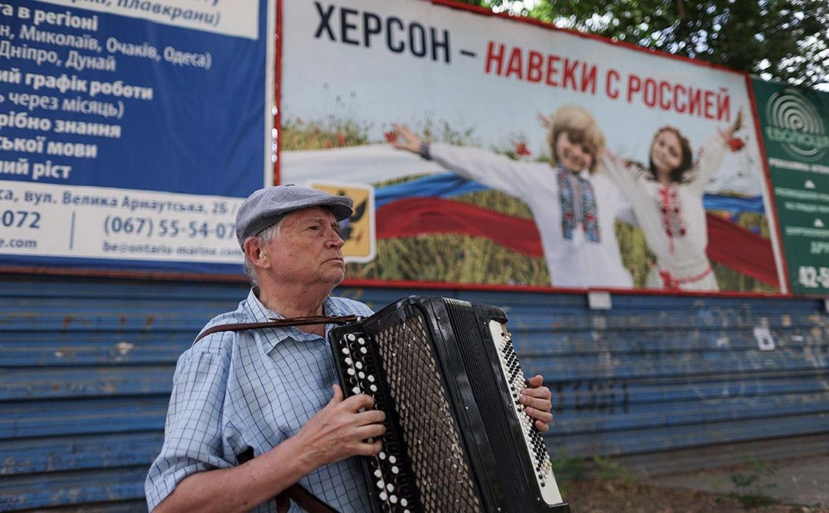 На «референдум» у Херсоні завезли людей з Ростовської області і Криму