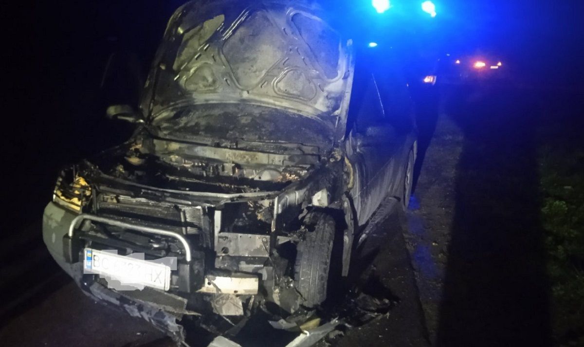 Біля Львова згорів позашляховик Range Rover