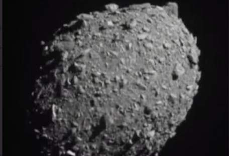 Космічний зонд DART врізався в астероїд, щоб змінити його траекторію