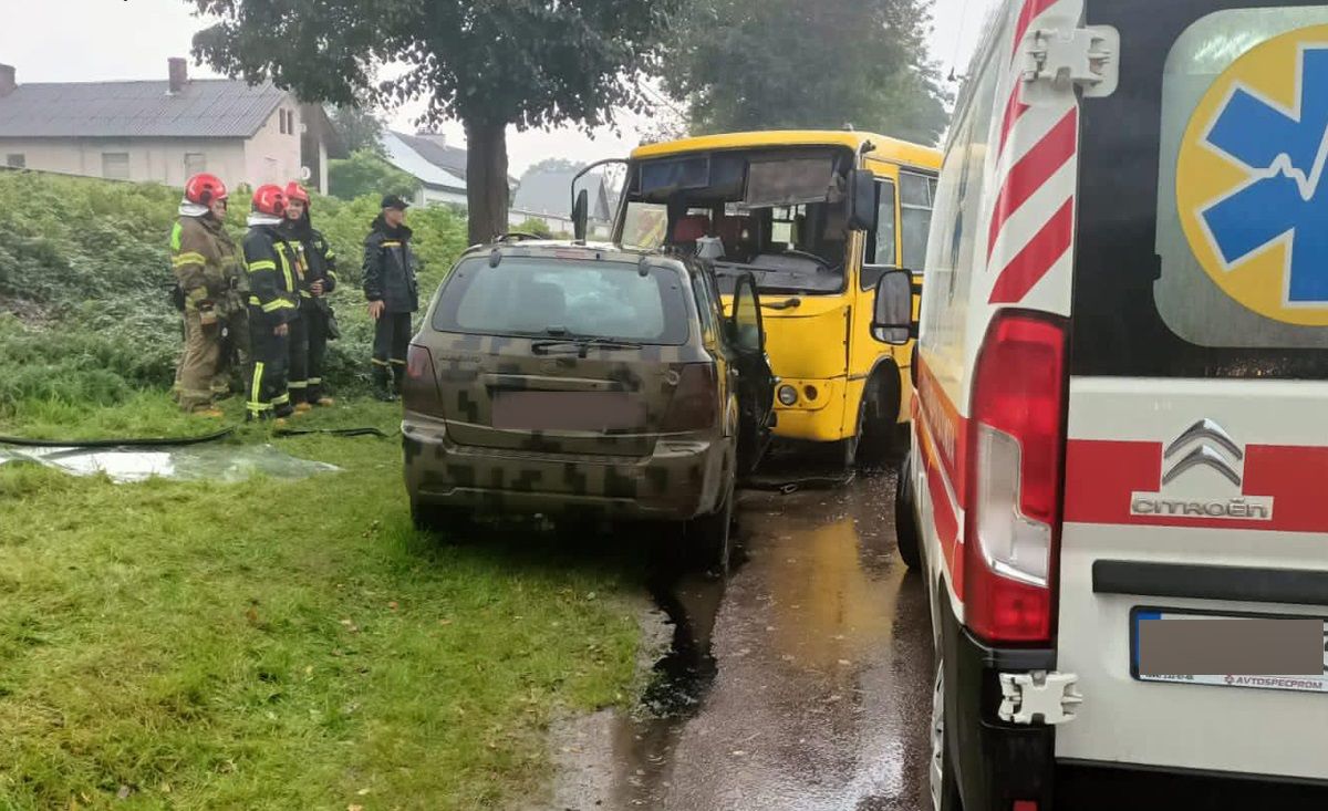 Семеро людей постраждали в ДТП маршрутки і легковика в Рудному