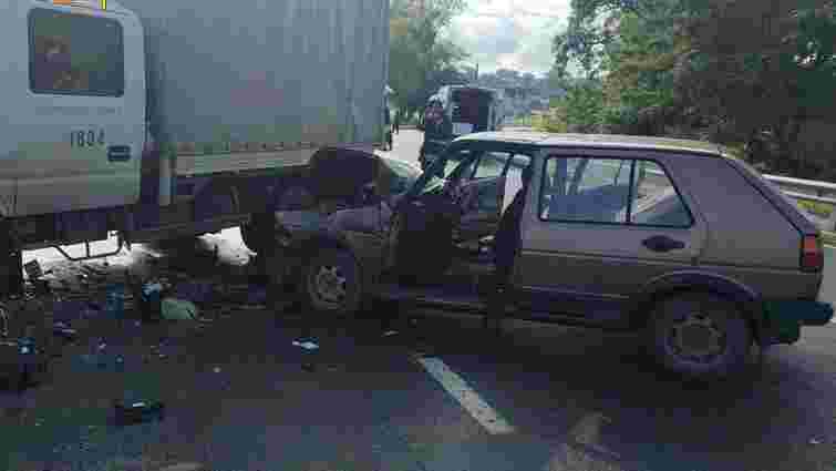 64-річний водій Volkswagen Golf загинув у ДТП з вантажівкою біля Комарна