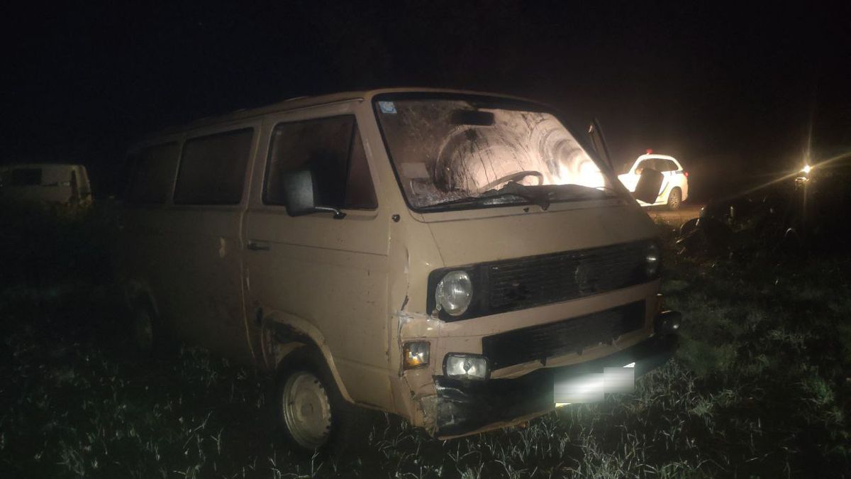 Рівненські юнаки вкрали мікроавтобус, щоб повернути додому поламаний мотоцикл