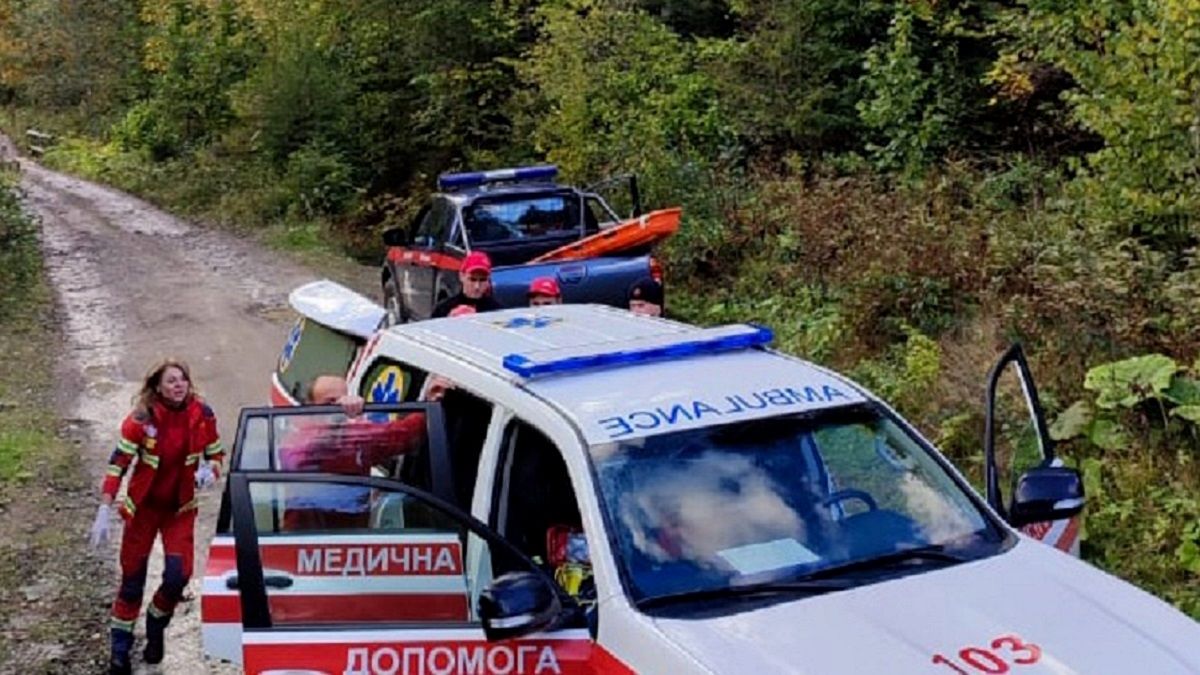 Біля карпатського села лісники знайшли непритомним 23-річного луганчанина