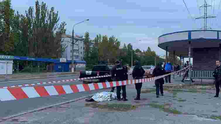 Російський снаряд влучив поблизу зупинки у Миколаєві, троє загиблих
