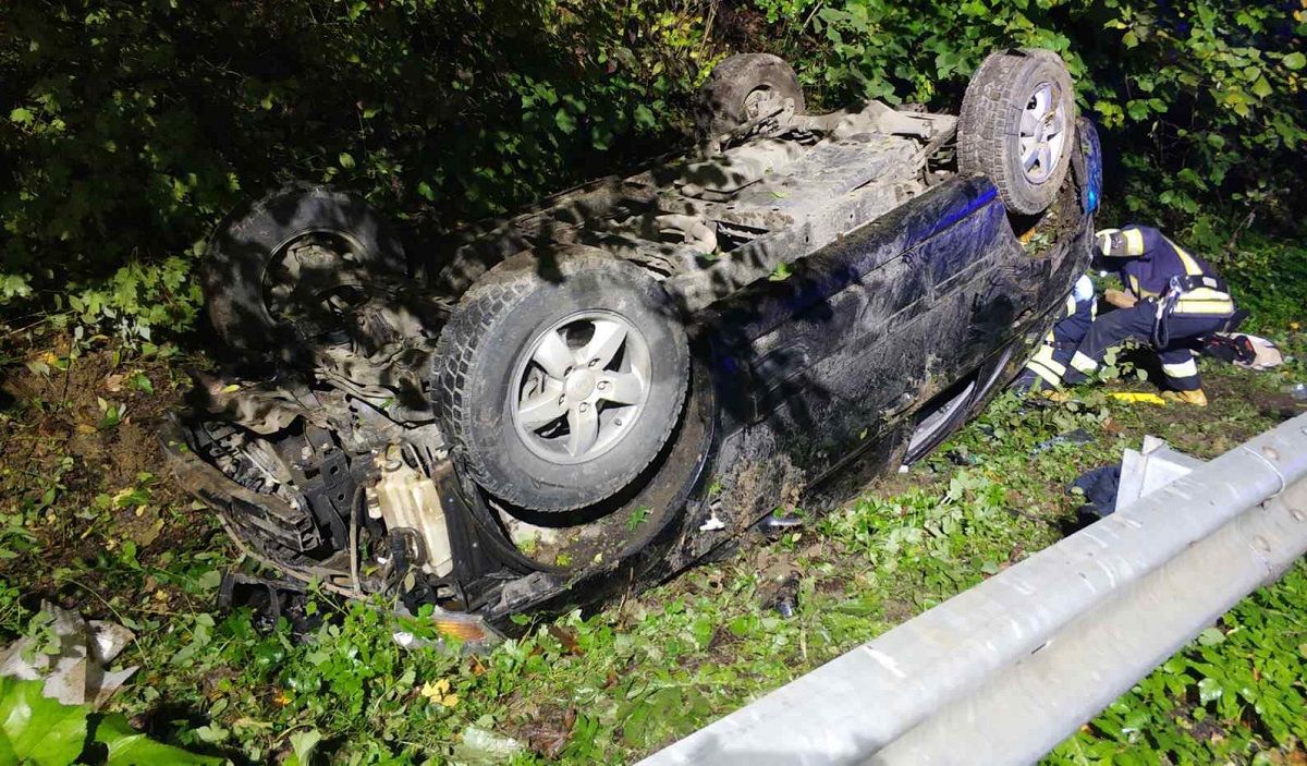 На Львівщині п’яний водій перекинув KIA Sorento, п'ятеро постраждалих