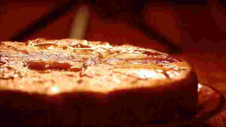 Перевернутий французький пиріг «Татен» з медом (без цукру). Рецепт дня
