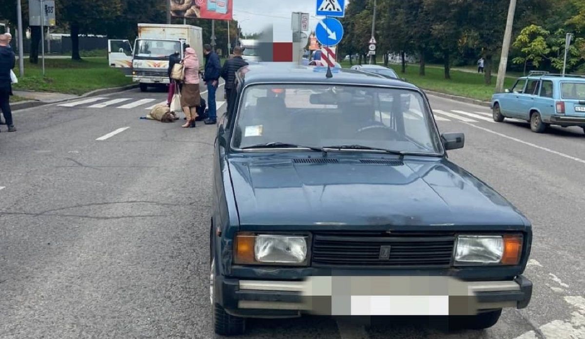 Автомобіль збив жінку з дворічною дитиною на переході у Львові