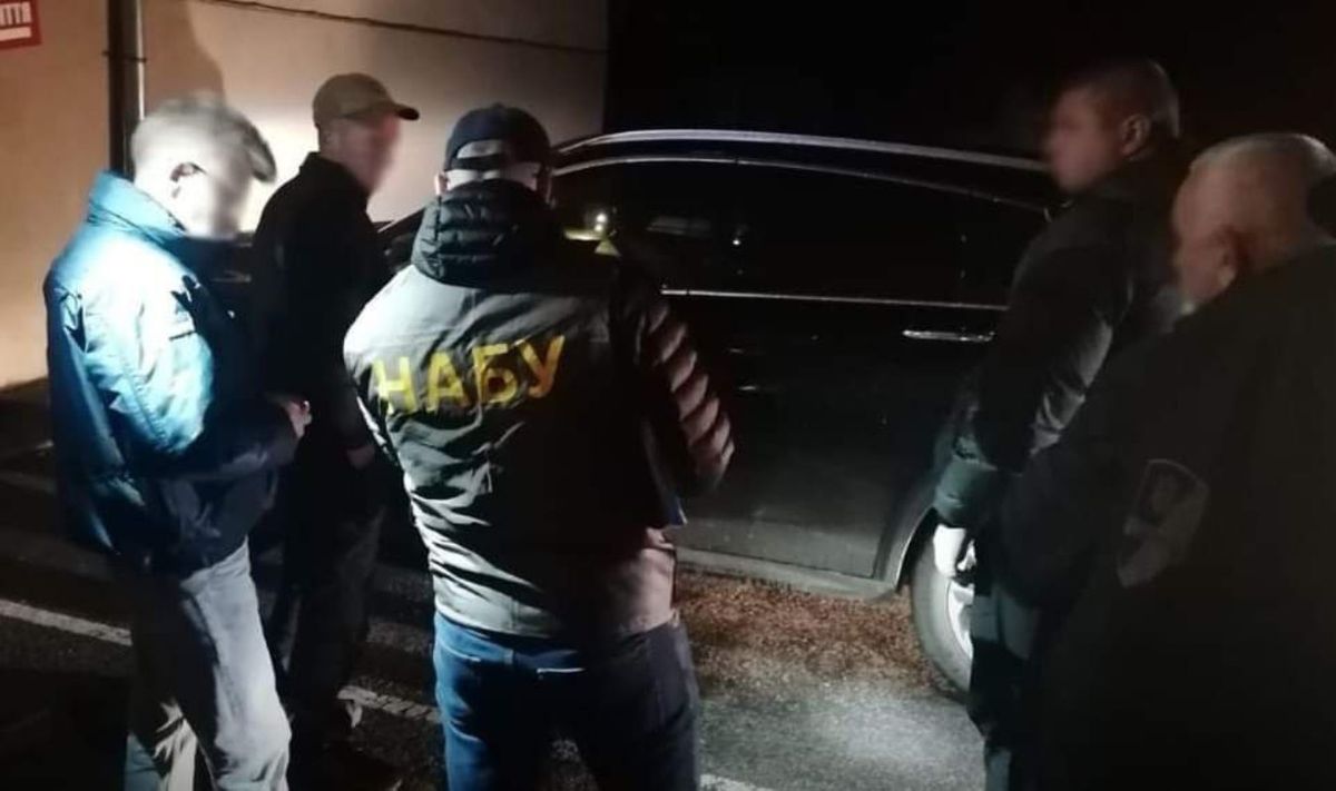 Суддю із Прикарпаття затримали на хабарі у $1200 за розгляд адмінсправи
