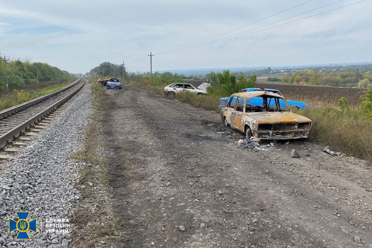 На звільненій Харківщині знайшли розстріляну цивільну автоколону, 24 загиблих
