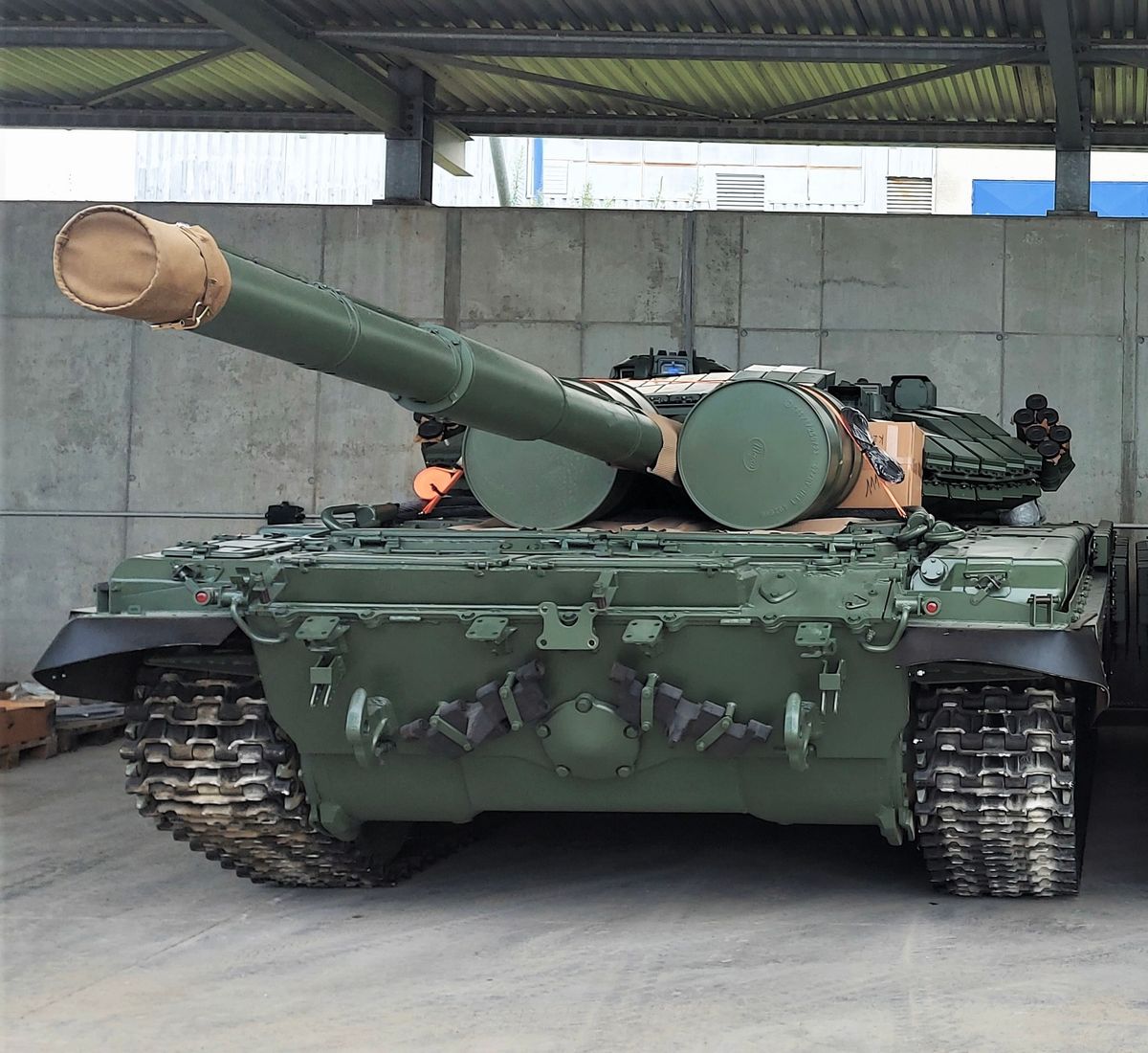 Чеські активісти зібрали 1,2 млн євро і купили танк Т-72 для України