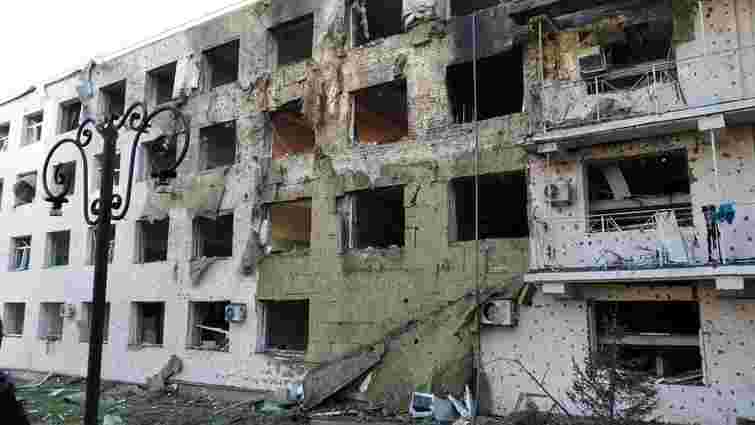 Росіяни вдарили ракетами по лікарні в Купʼянську, загинув лікар