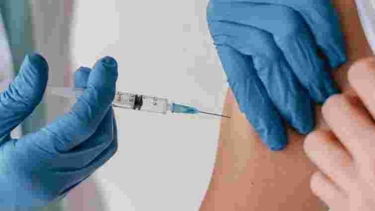 Минулого тижня від Covid-19 вакцинувалося понад 17 тисяч мешканців Львівщини