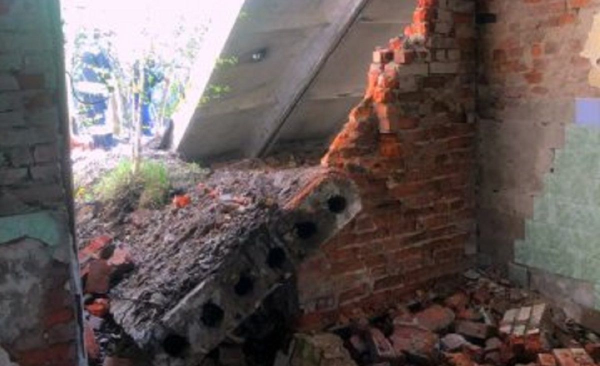 Під час демонтажу даху будинку біля Львова загинув 46-річний робітник