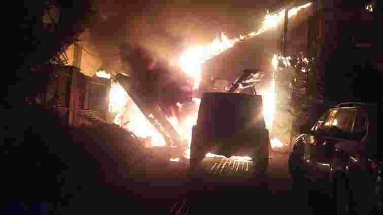 Унаслідок масштабної пожежі на Львівщині згорів житловий будинок та авто Jeep