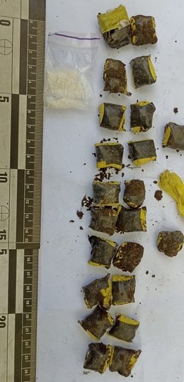 За збут наркотиків загрожує до десяти років позбавлення волі (фото поліції)