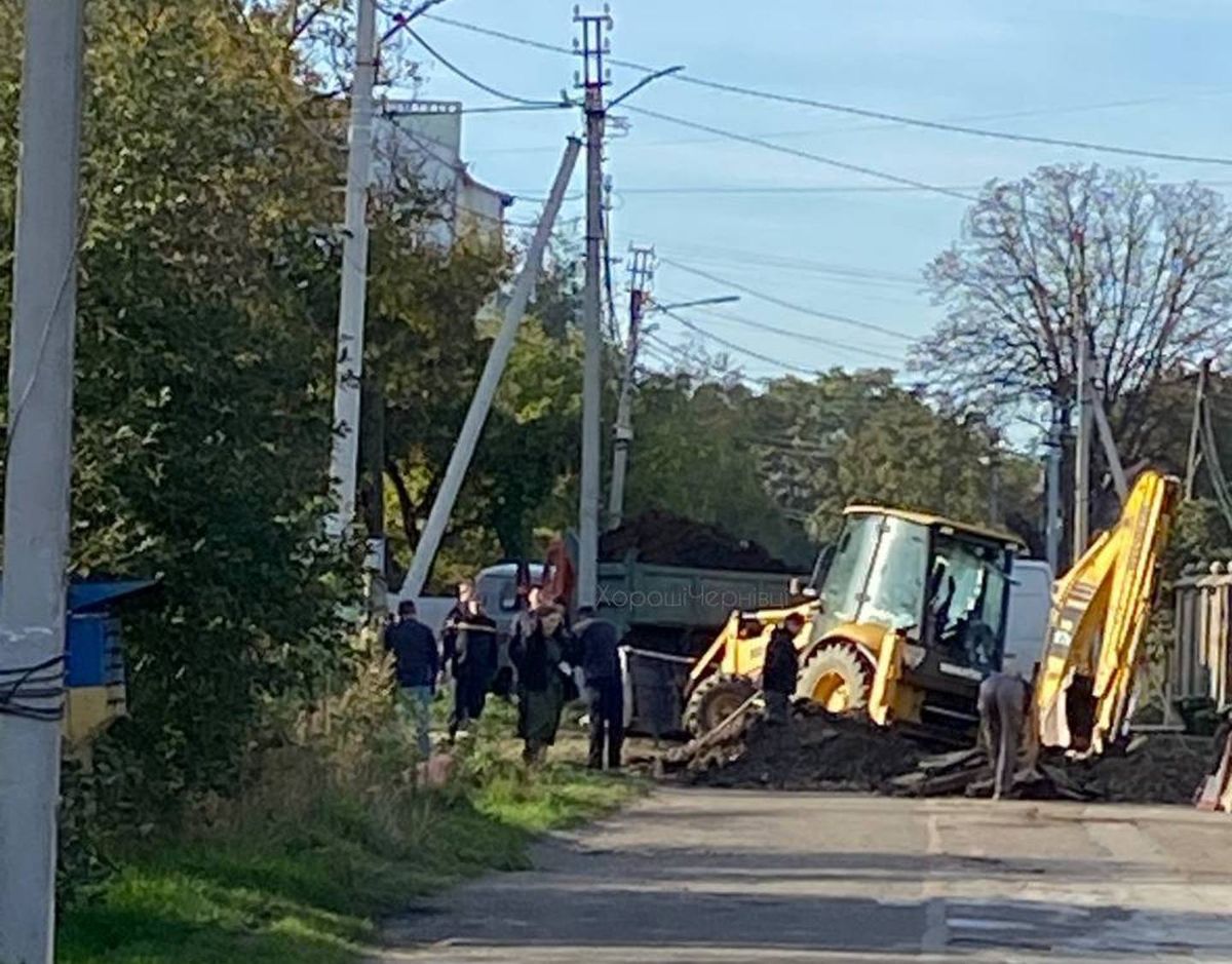 Під час заміни трубопроводу в Чернівцях загинув 39-річний робітник