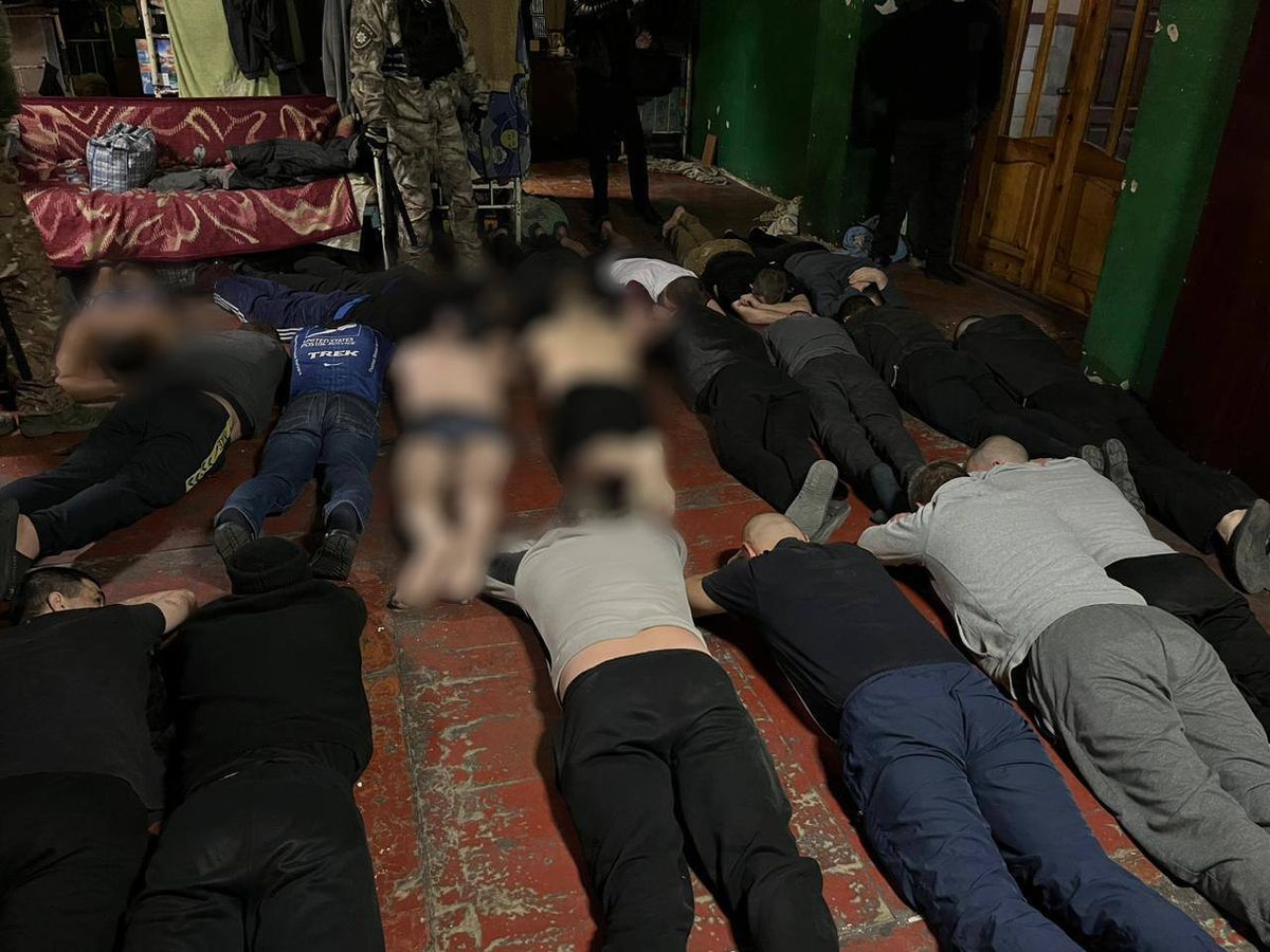 Волинська поліція викрила групу в'язнів, яка ошукала близько сотні людей