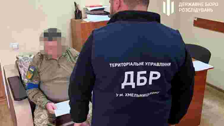Посадовця міграційної служби з Хмельниччини звинуватили у видачі паспортів росіянам 
