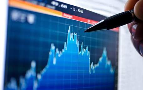 З початку року ВВП України скоротився на 30%