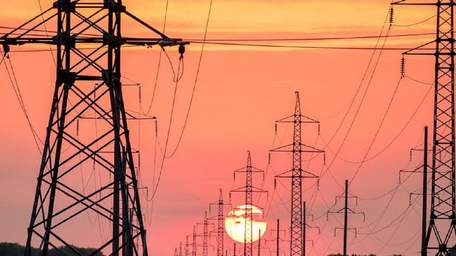 «Укренерго» попередило про можливі віялові відключення електрики
