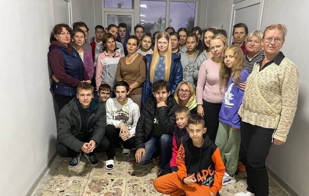 Україна повернула додому 37 депортованих окупантами дітей