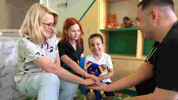 У Львові вперше пересадили нирку від родинного донора 4-річному хлопчику