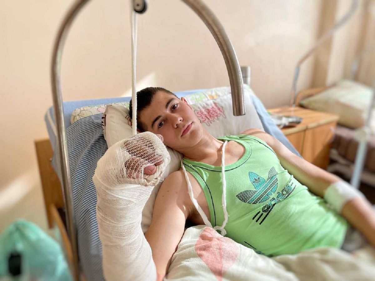 Львівські травматологи врятували руку 17-річному хлопцеві зі складними  переломами
