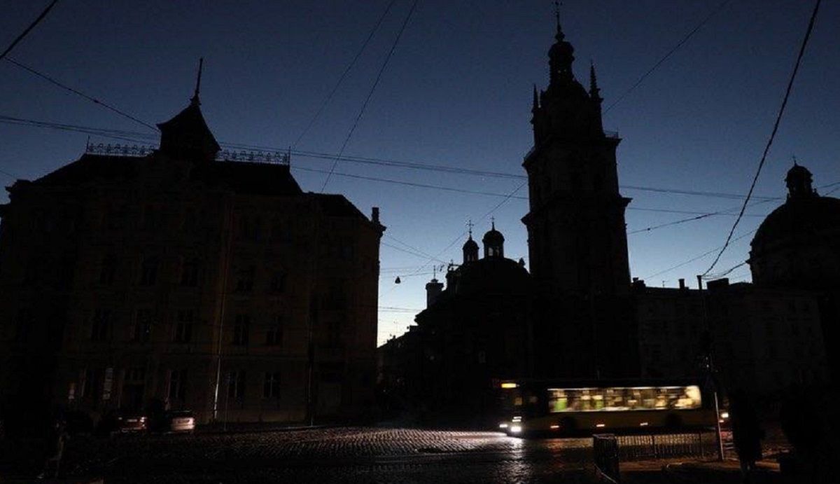 У Львові вимкнуть фонтани і підсвітку фасадів будинків