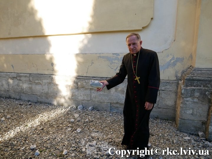 Російські ракети пошкодили діючий католицький костел XVIII ст. на Львівщині 17