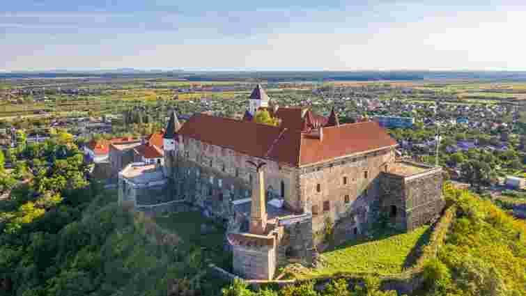 Угорський турул на замку «Паланок» у Мукачево замінять гербом України