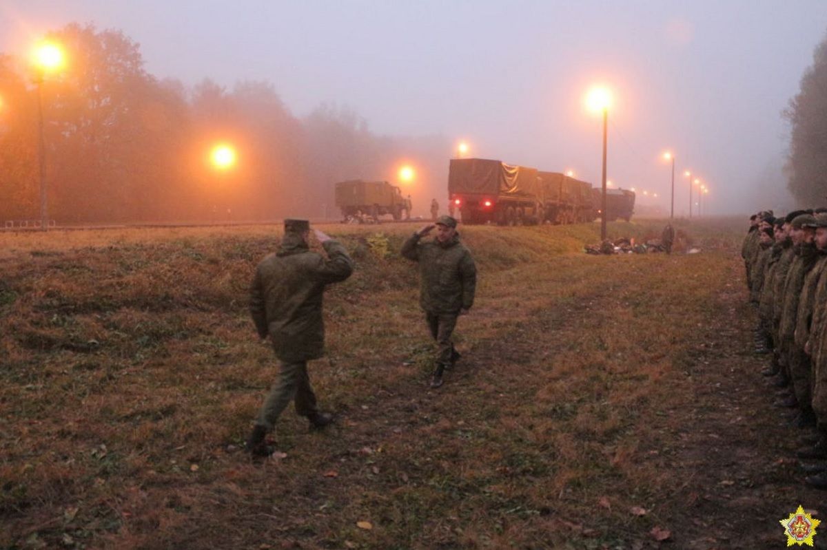 До Білорусі почали прибувати ешелони російських військових