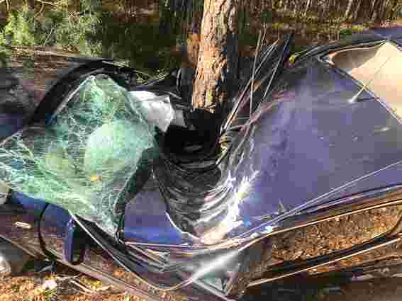 20-річний водій загинув внаслідок зіткнення з деревом на Рівненщині