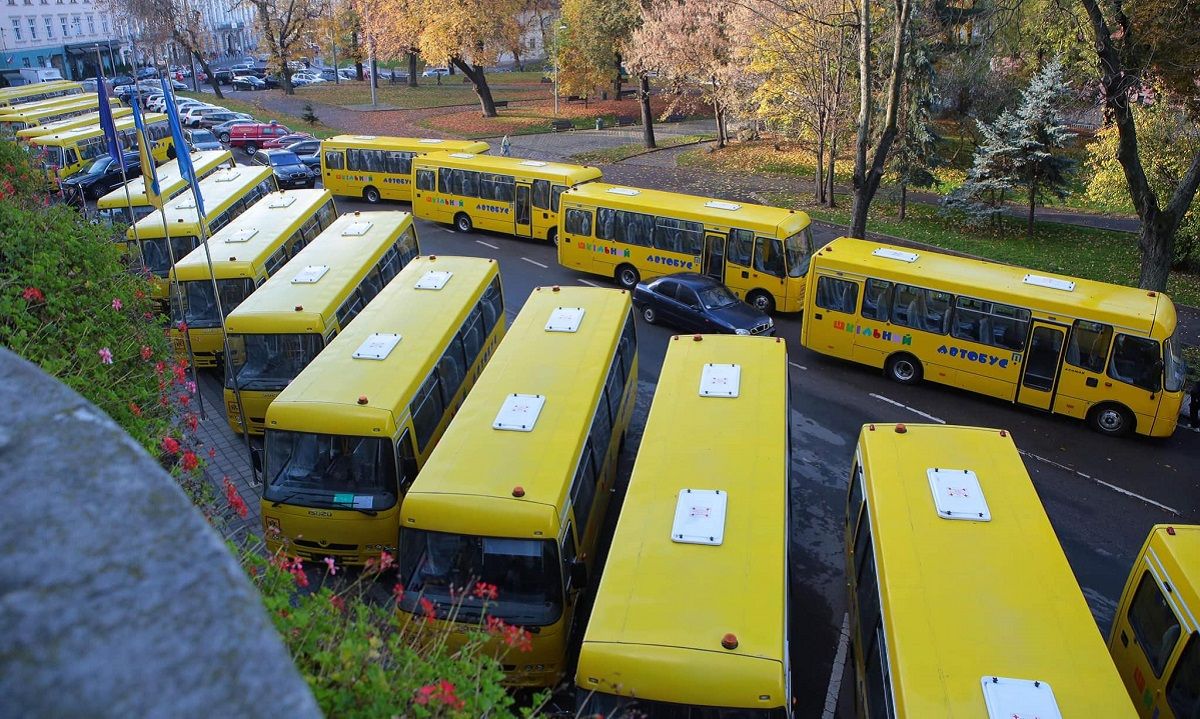 Для учнів Львівщини закупили 126 нових шкільних автобусів