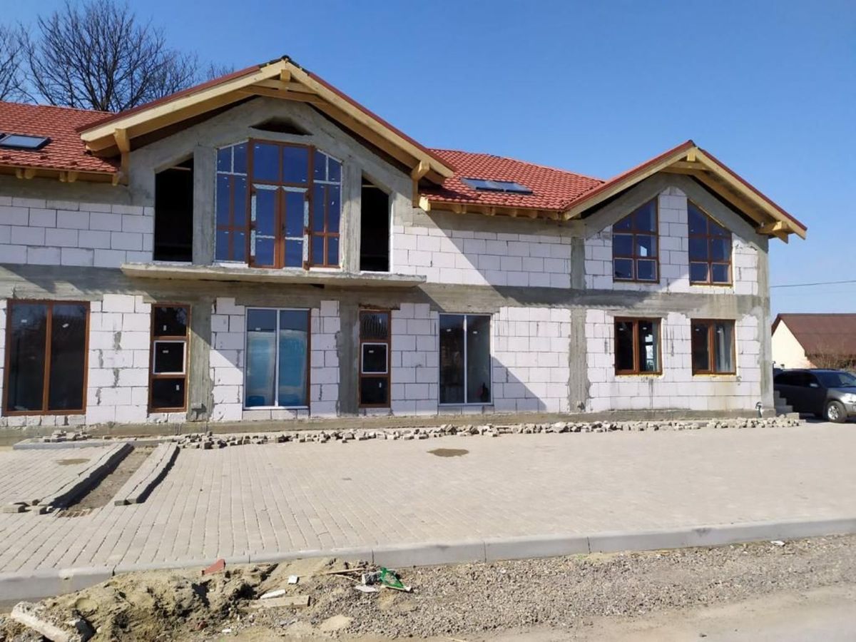 Трьох посадовців із Закарпаття звинуватили у розкраданні 2,4 млн грн на будівництві ЦНАПу