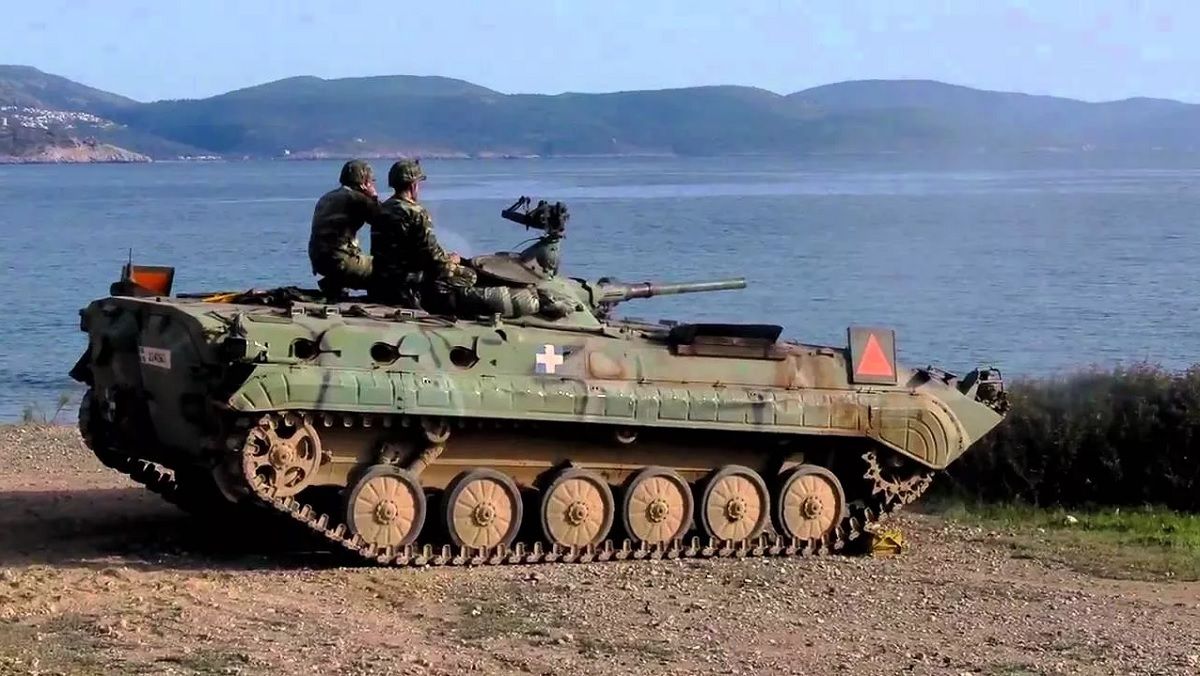 Греція розпочала передачу Україні великої партії БМП-1