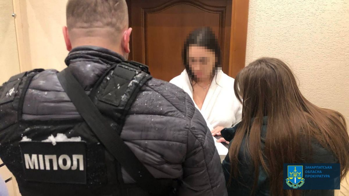 Медсестру із Чопа оштрафували на 119 тис. грн за підробку довідок про вакцинацію 