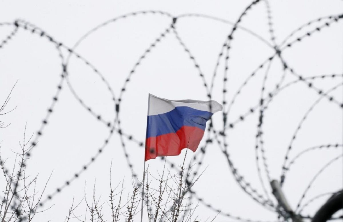 Зеленський ввів в дію санкції проти російських олігархів та родичів Путіна