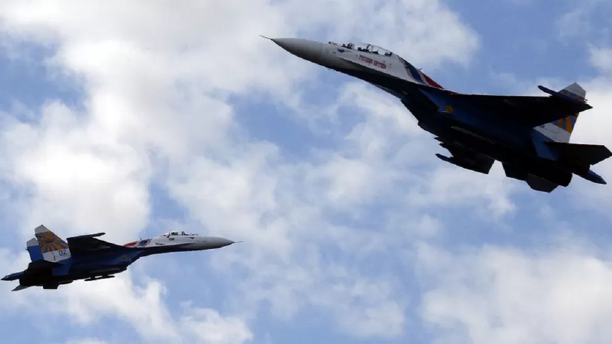 Російський винищувач випустив ракету поблизу британського літака-розвідника