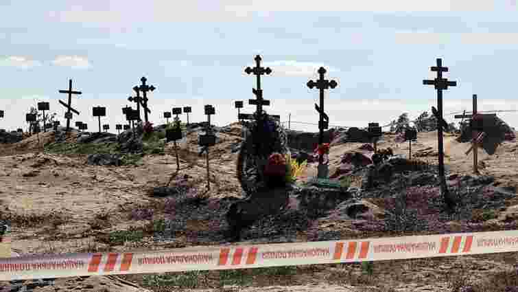На місці найбільшого масового поховання в Лимані виявили 146 тіл