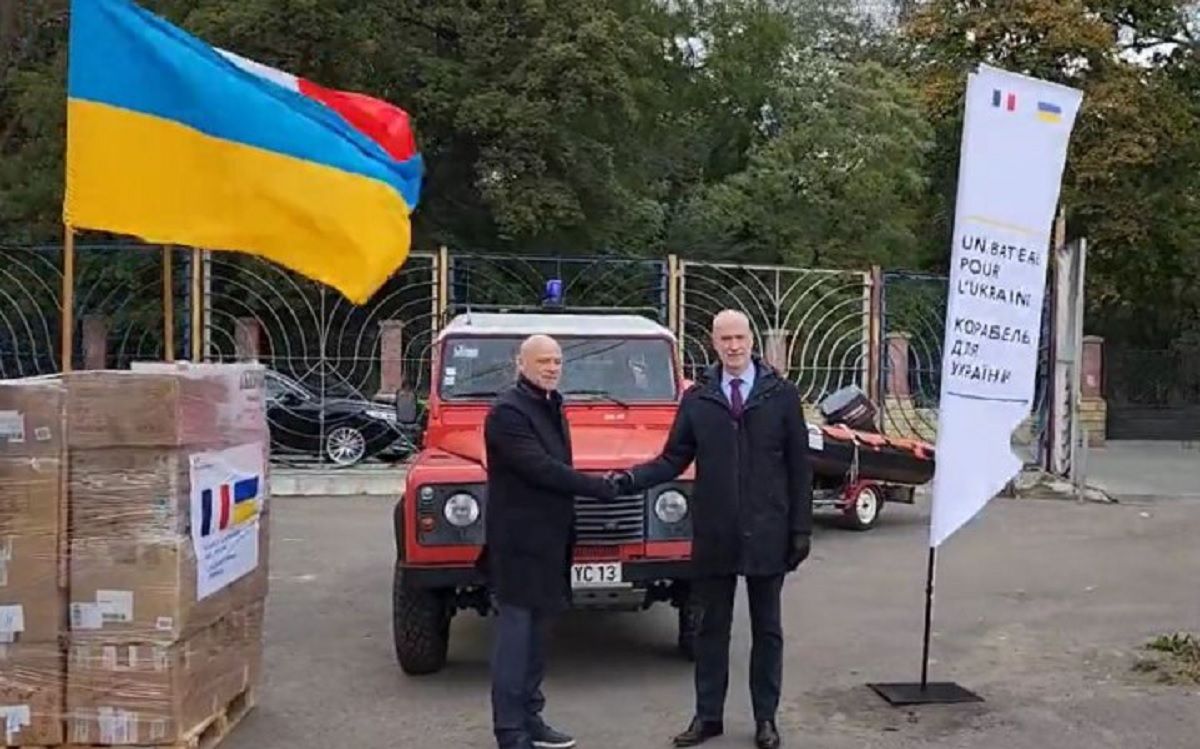 Україна отримала тисячу тонн гуманітарного вантажу від Франції