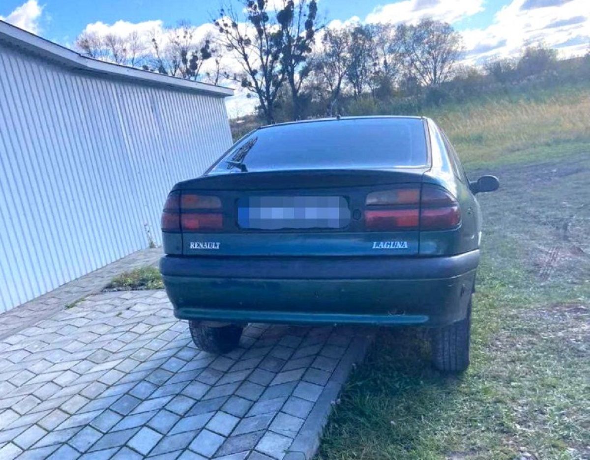 Водій з Дубна заявив про крадіжку авто, яке забув поставити на ручне гальмо