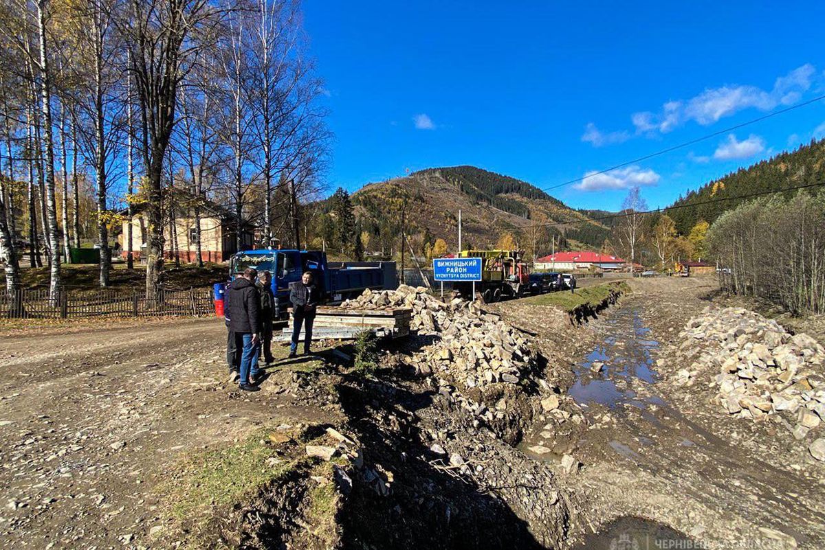 На Буковині розпочали реконструкцію дороги до кордону з Румунією 