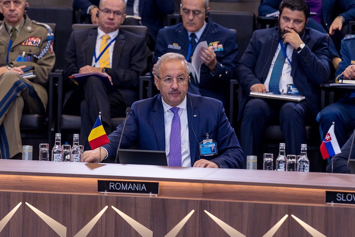 Міністр оборони Румунії подав у відставку після заяви про війну в Україні