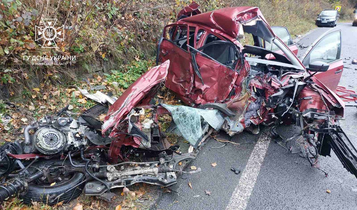 У Сколе 51-річний водій Volkswagen загинув у лобовій ДТП з фурою